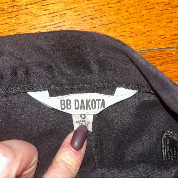 Hot mini skirt by BB Dakota. - Picture 3 of 7